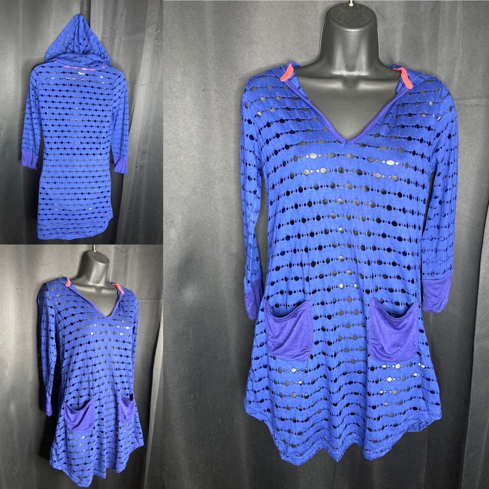 Akini Women’s Navy Long sleeve, Blue Cut Out Hooded V-Neck Shirt size XS